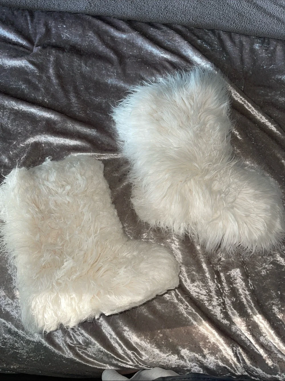 POTTERY BARN TEEN  FAUX FUR BOOTIES.